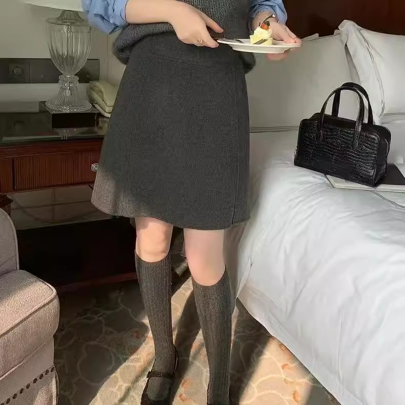 半身裙女秋冬长款a字高级感