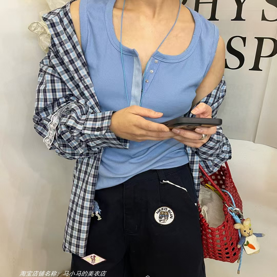格子裤搭配的上衣女