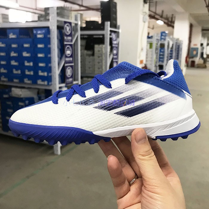 adidas 儿童训练足球鞋