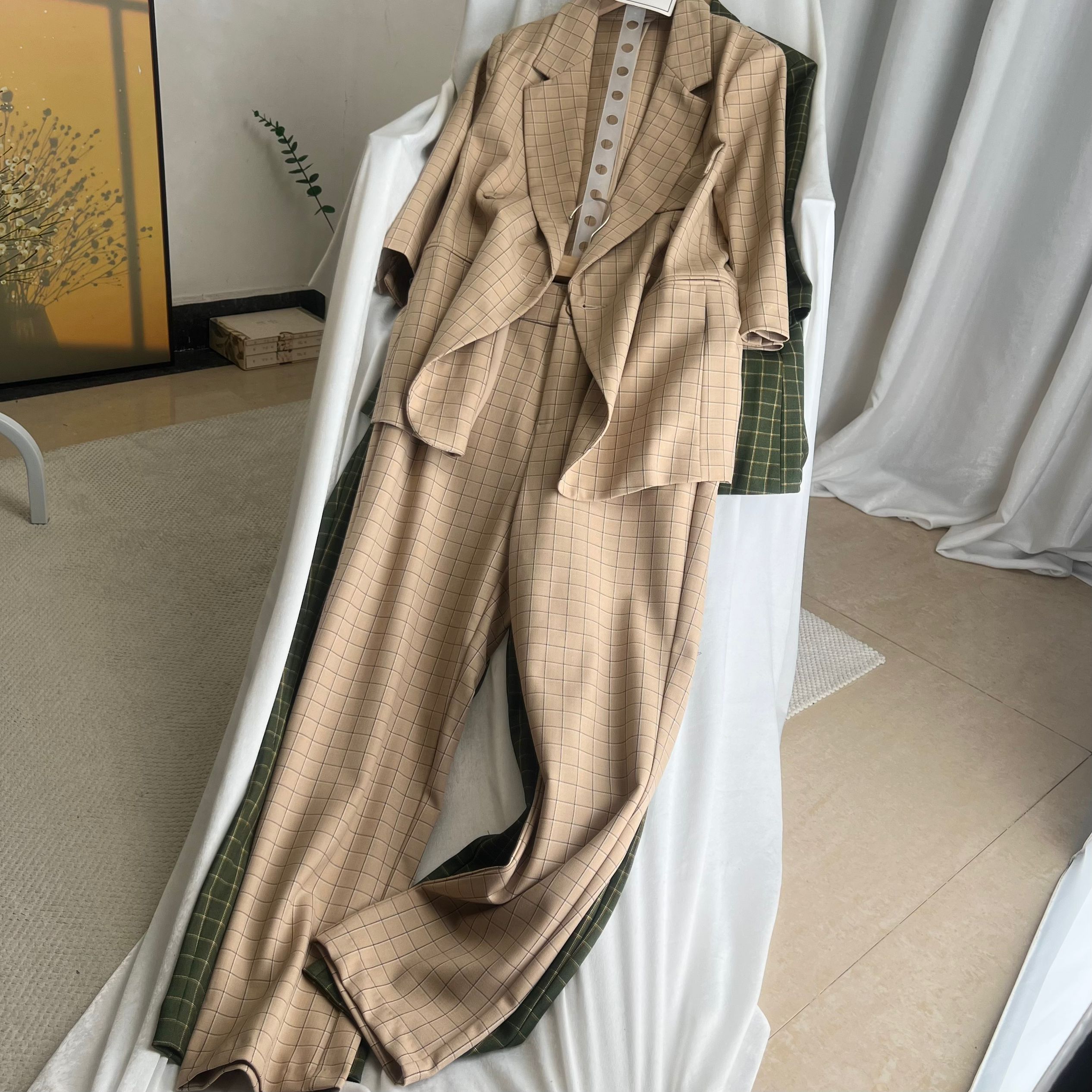 格纹西服套装女