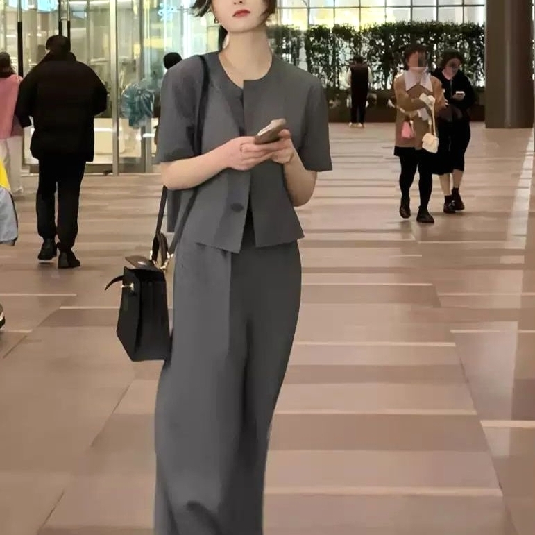 干练气质女装高级感套装夏小个子