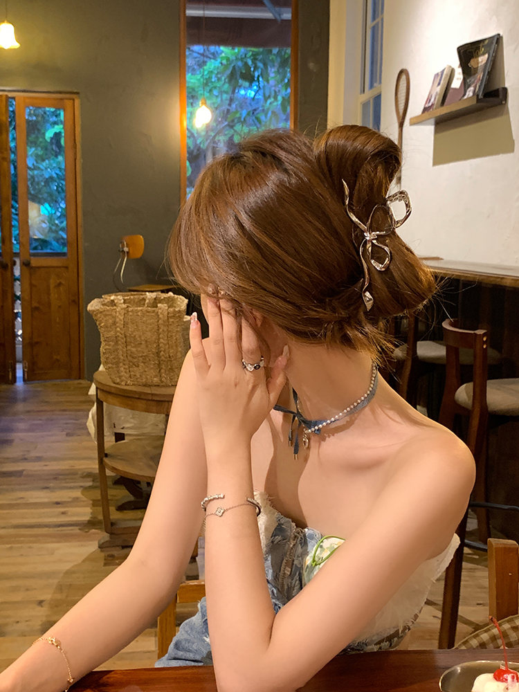 蝴蝶结发饰后脑勺