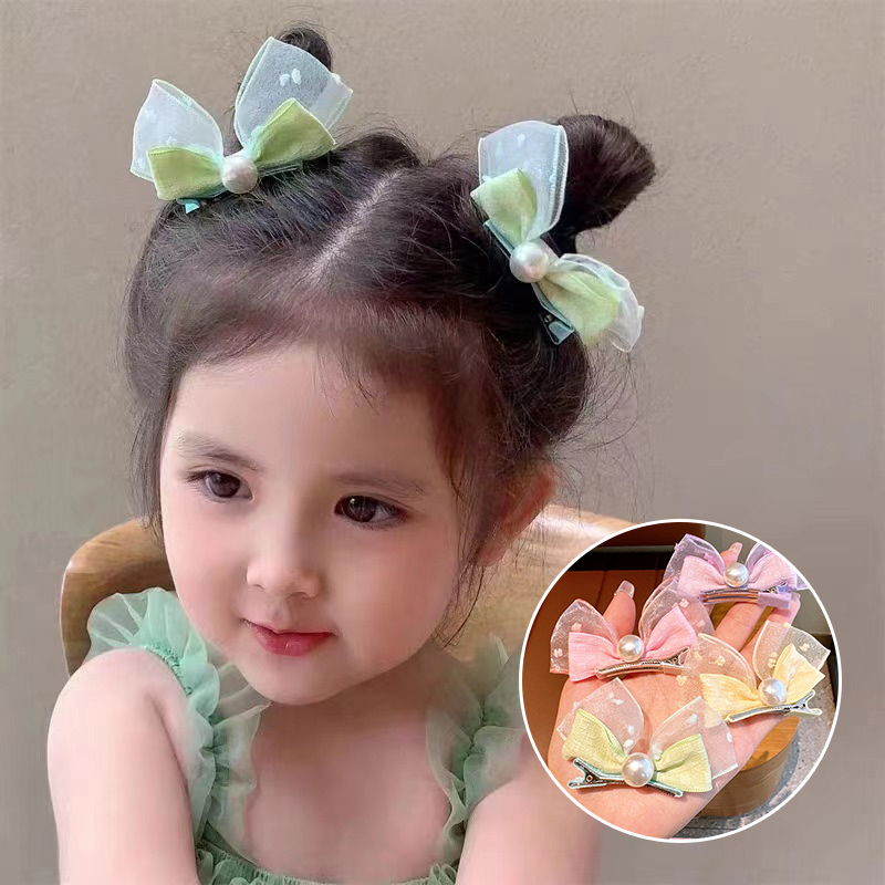 蝴蝶结发饰女童