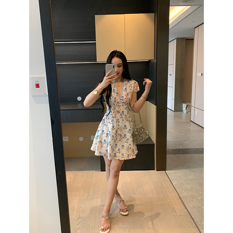 连衣裙夏微胖显瘦