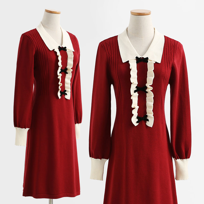 红色或酒红色连衣裙