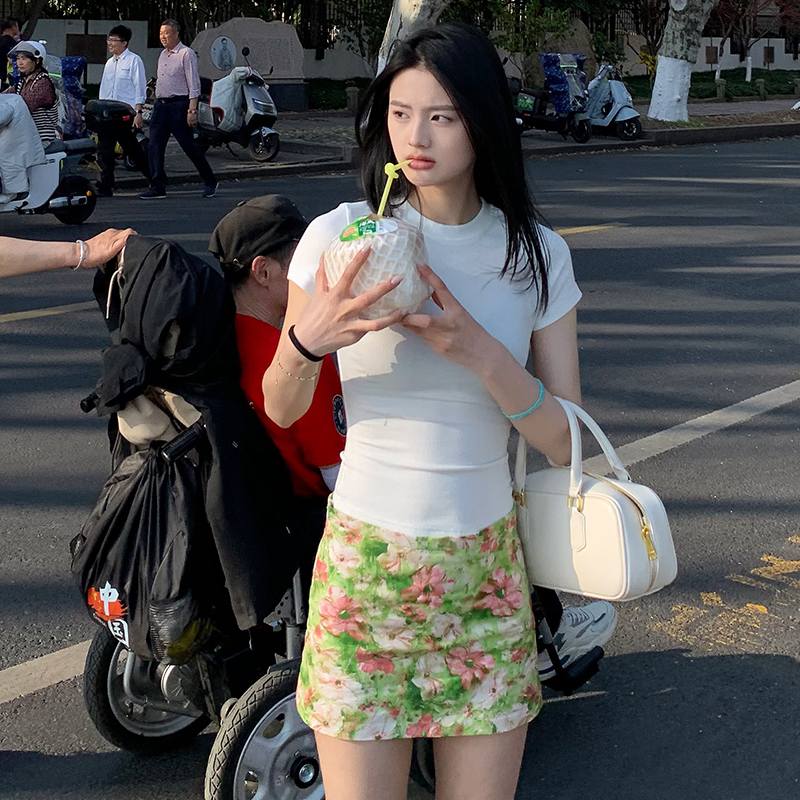 半身裙女