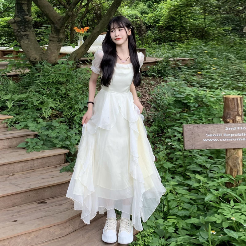女荷叶袖连衣裙