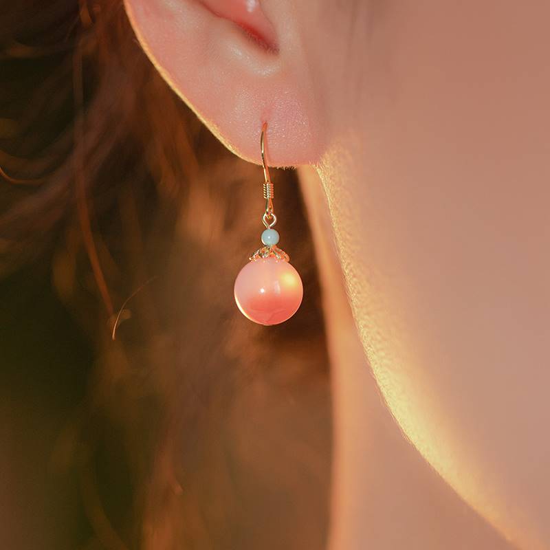 绯红玛瑙耳环