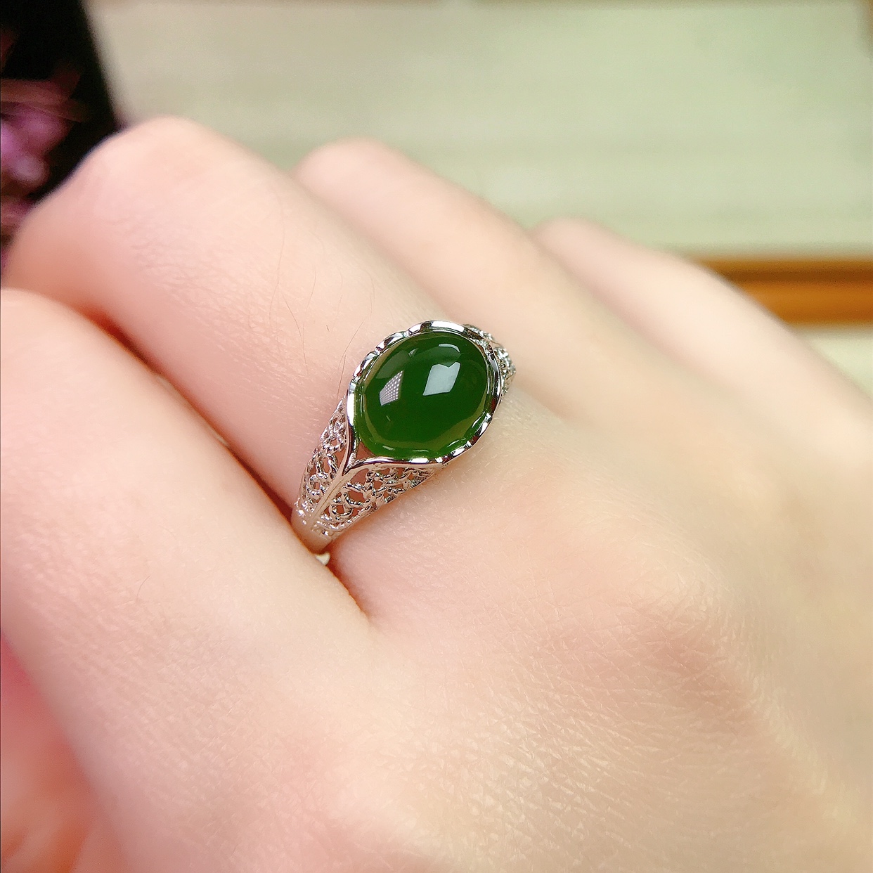 天然绿宝石戒指