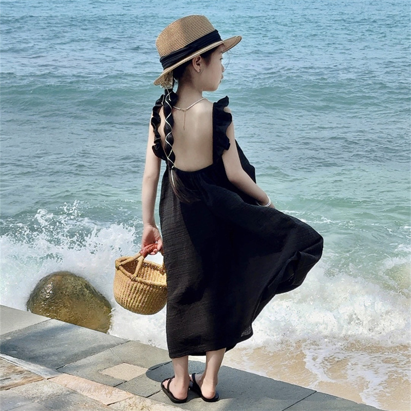 女童吊带裙海边