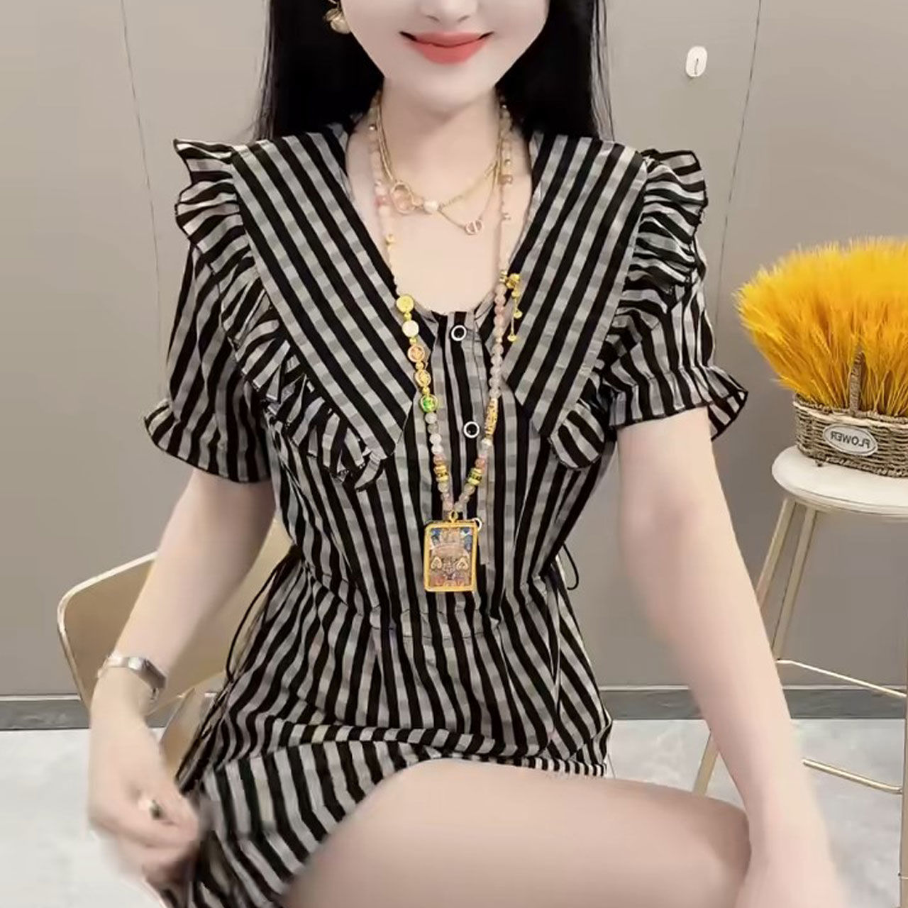 小个子荷叶袖连衣裙