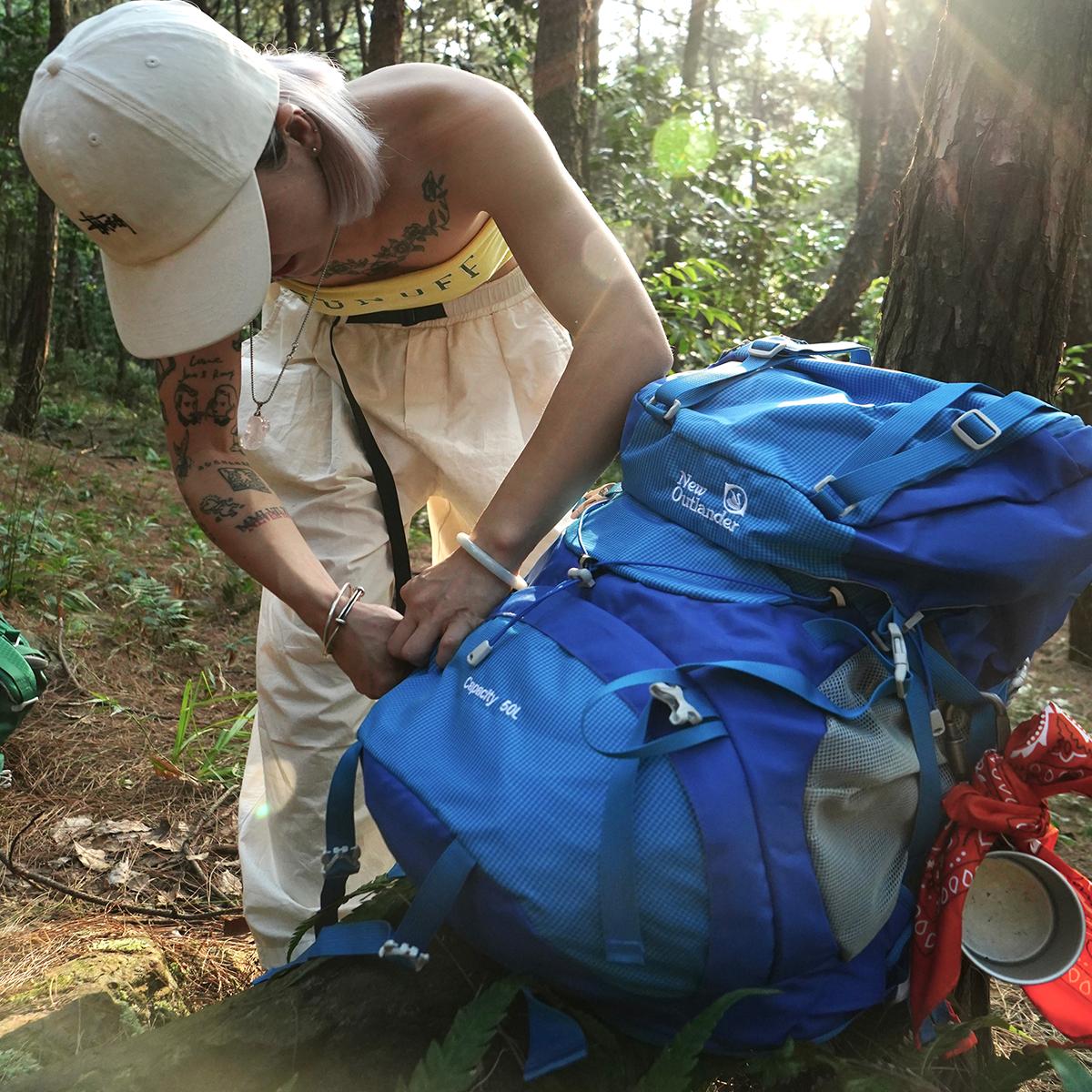 户外背包登山包防水50l