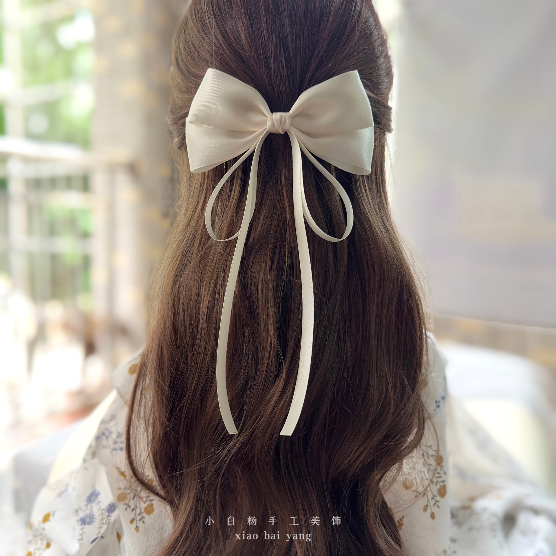 发饰白色蝴蝶结